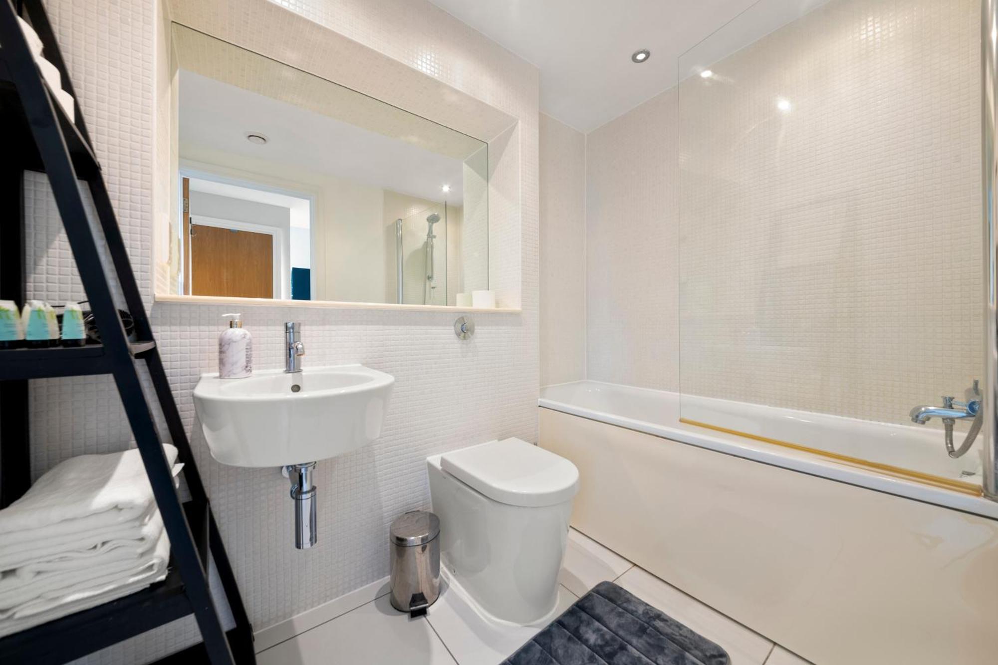 לונדון Londwell, Canary Wharf Skyline Balcony Suite מראה חיצוני תמונה