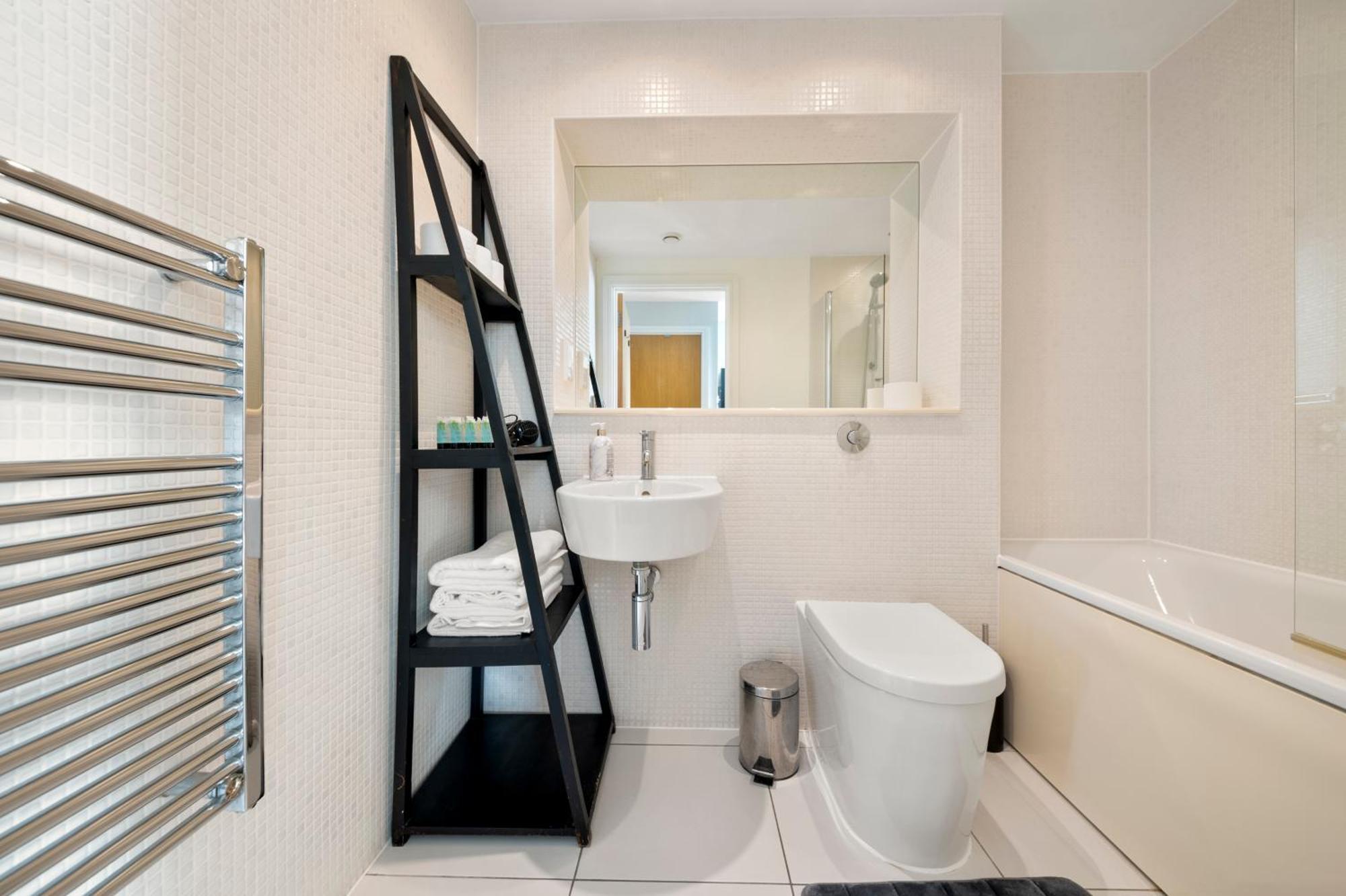לונדון Londwell, Canary Wharf Skyline Balcony Suite מראה חיצוני תמונה